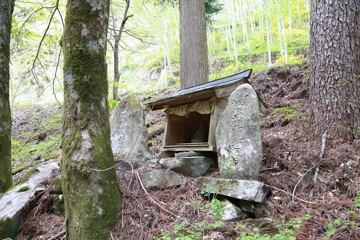 奈川の石碑群